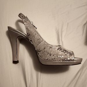 Silver Tahari 7m slingback heels